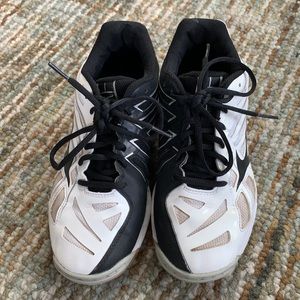 Women’s Mizuno Wave Hurricane volleyball sz 9.5